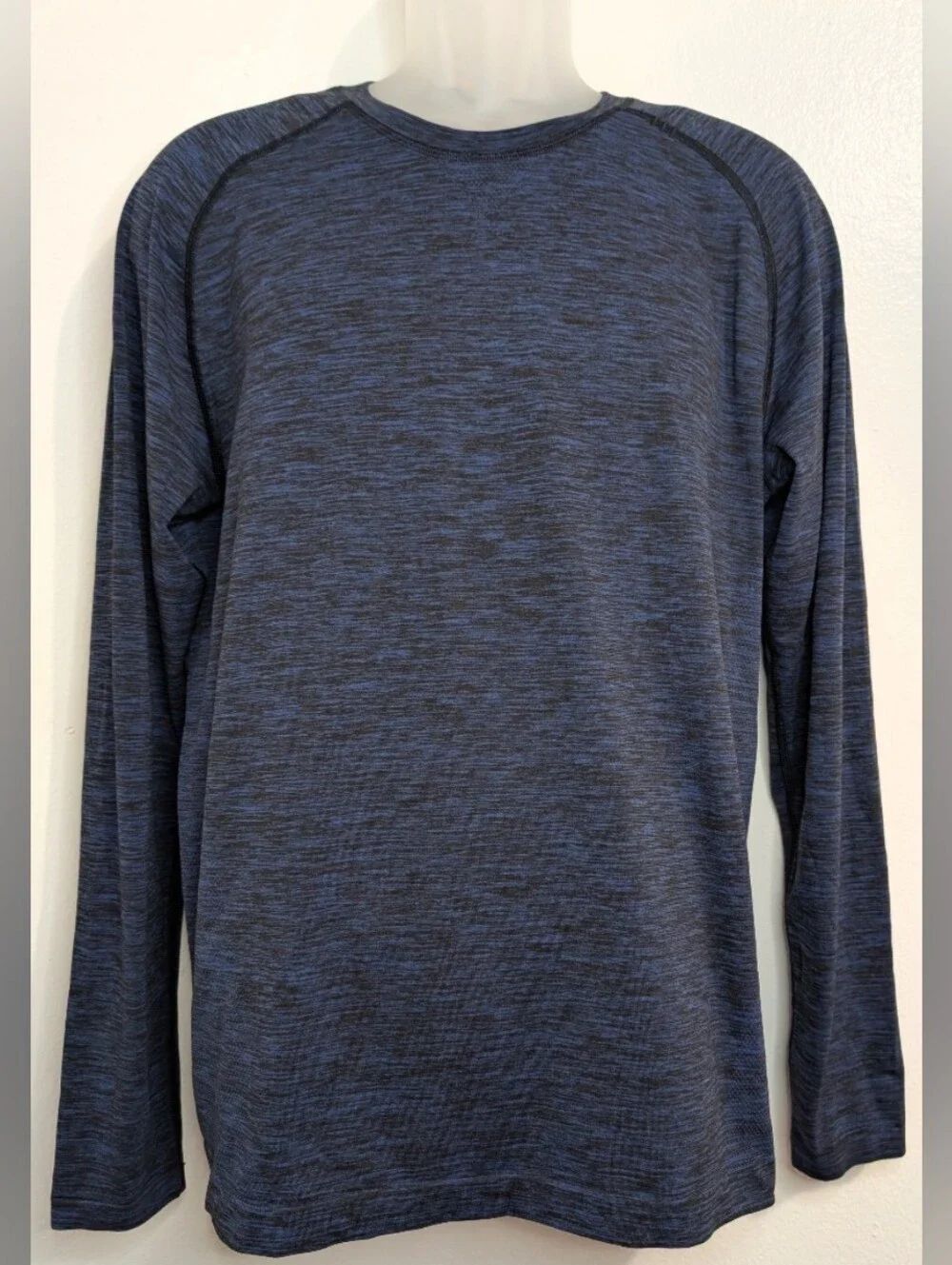 Lululemon Activewear Athleisure Sporty Layer Gym Yoga Running Outdoors Shirt M